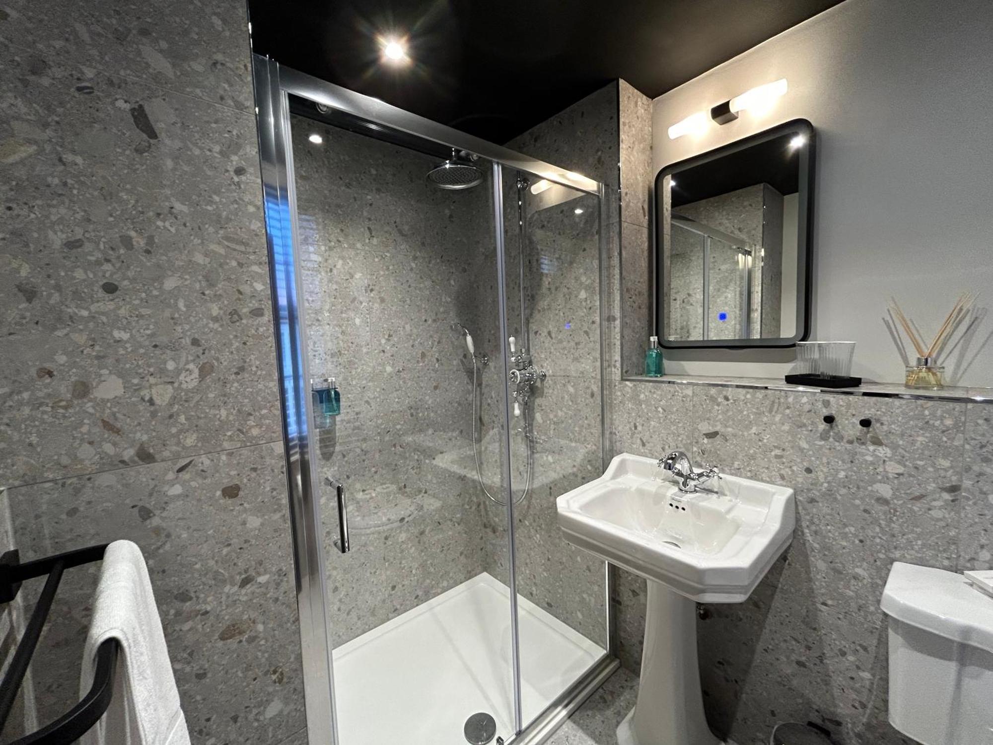Crescent Place By Mansley Cheltenham Bagian luar foto